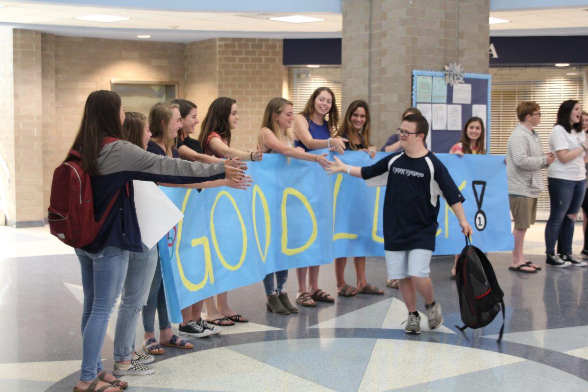 Cheerleaders made banners, the jazz band performed in the rotunda and students lined the hallways Friday afternoon to help give athletes a rousing sendoff for Saturday's Special Olympics at FFHS. Photos by Madison Murry/Shorelines Yearbook